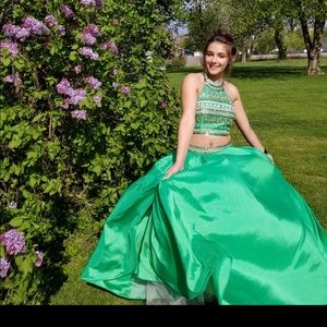 Emerald green prom dress